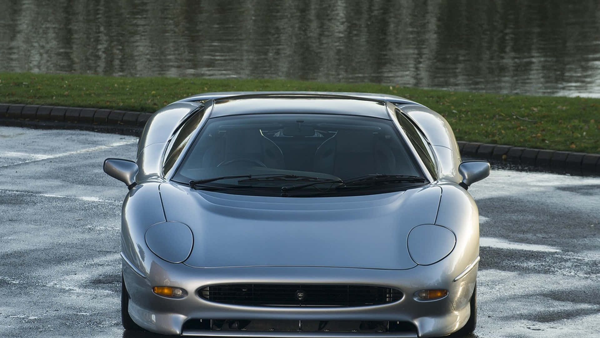 Sleek And Superior - The Jaguar Xj220 In Luxurious Silver Wallpaper
