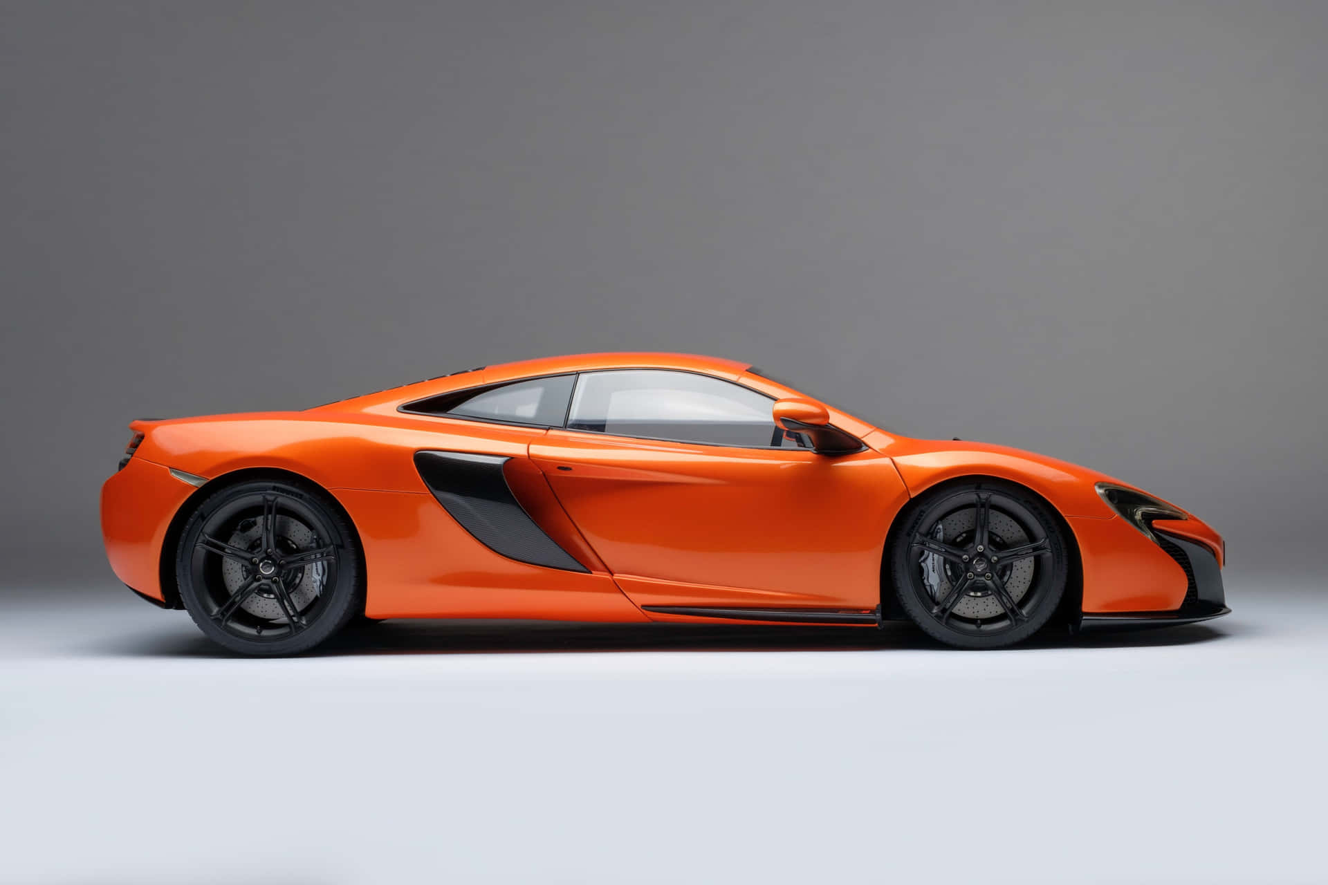 Sleek Elegance Of Speed - The Mclaren 650s Wallpaper