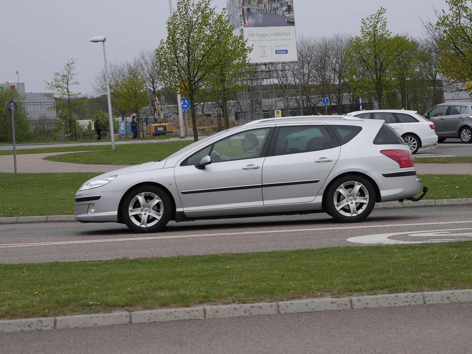 Sleek Silver Peugeot 407 In Motion Wallpaper