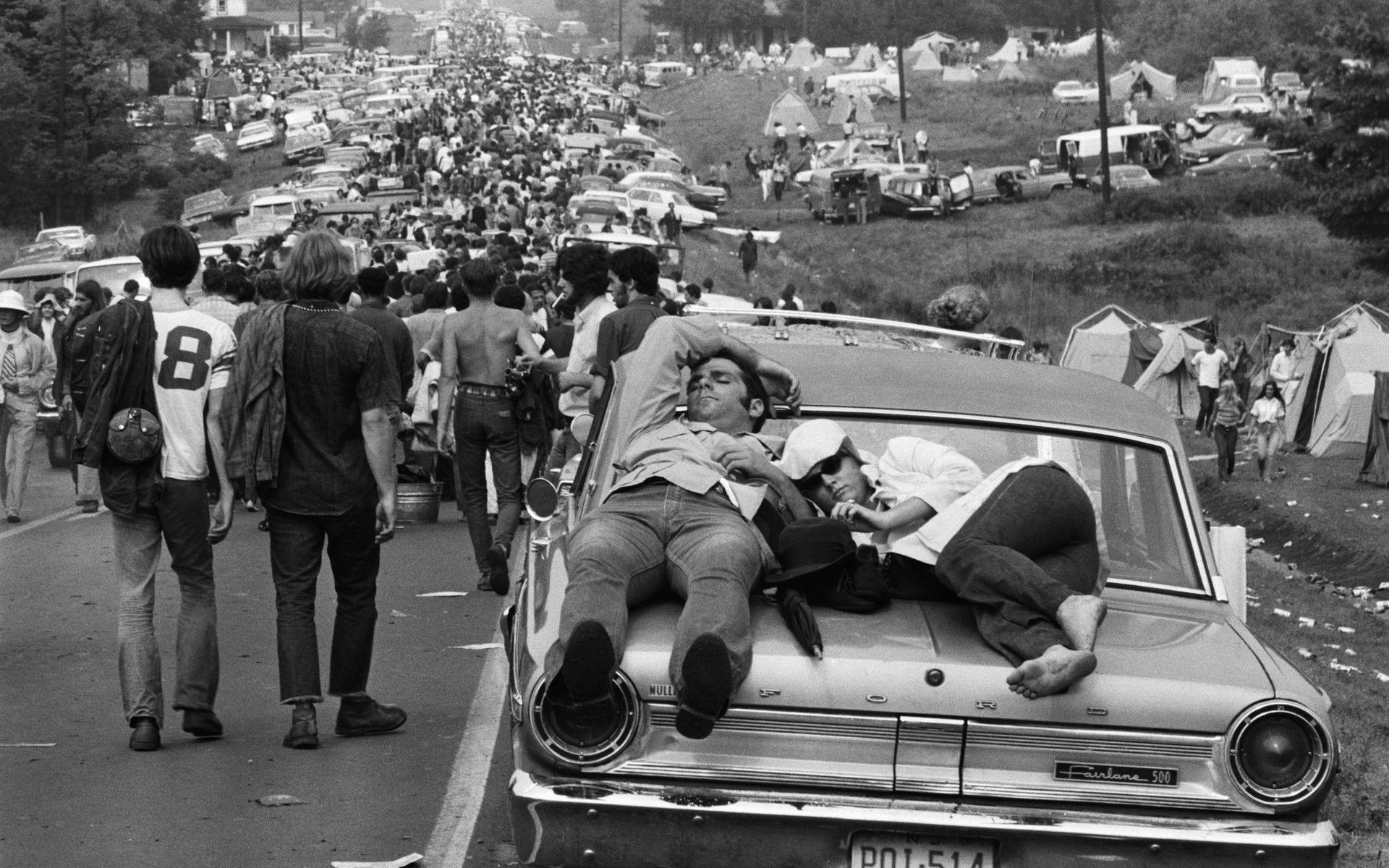 Sovandepå Woodstock Festivalen. Wallpaper