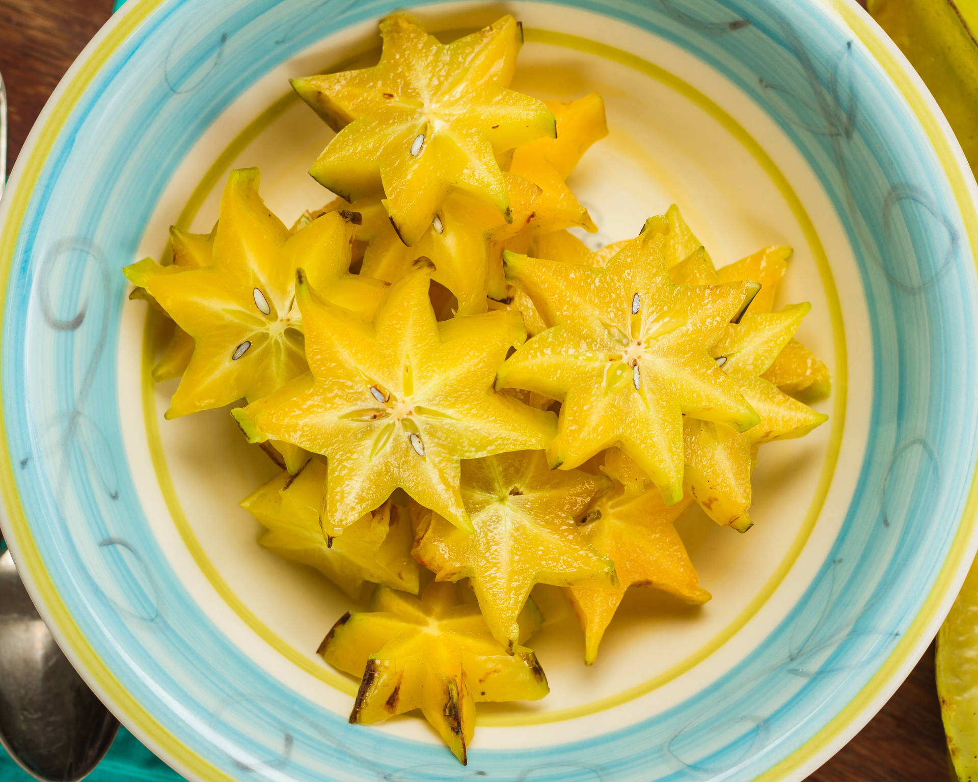 Slices Of Star Fruit In Bowl Wallpaper