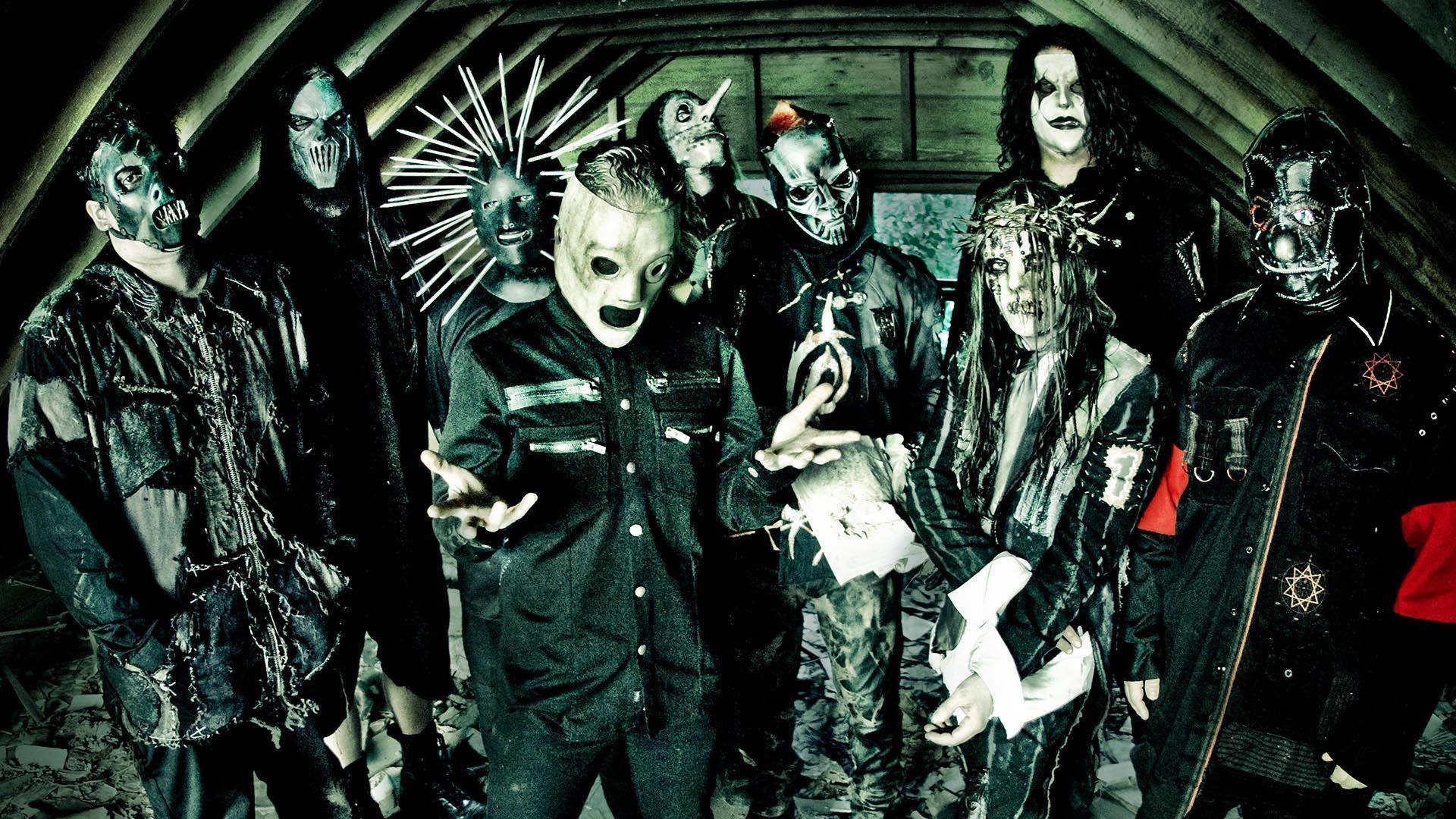 Slipknot Members At Creepy Attic Background