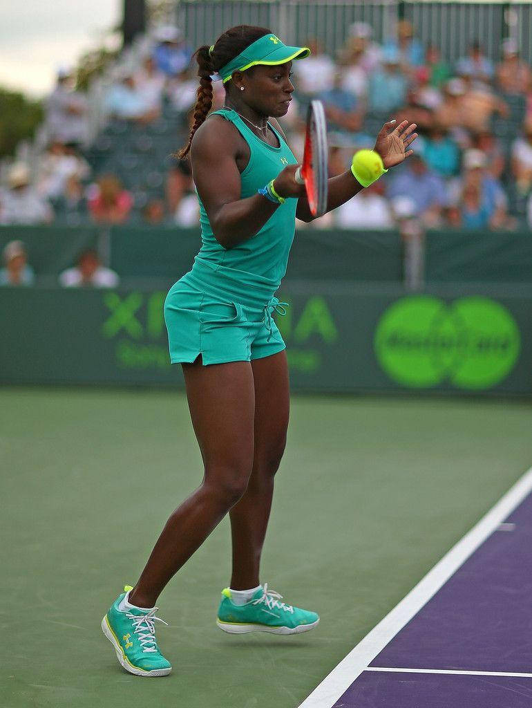 Sloane Stephens in Action with Her Green Tennis Outfit Wallpaper