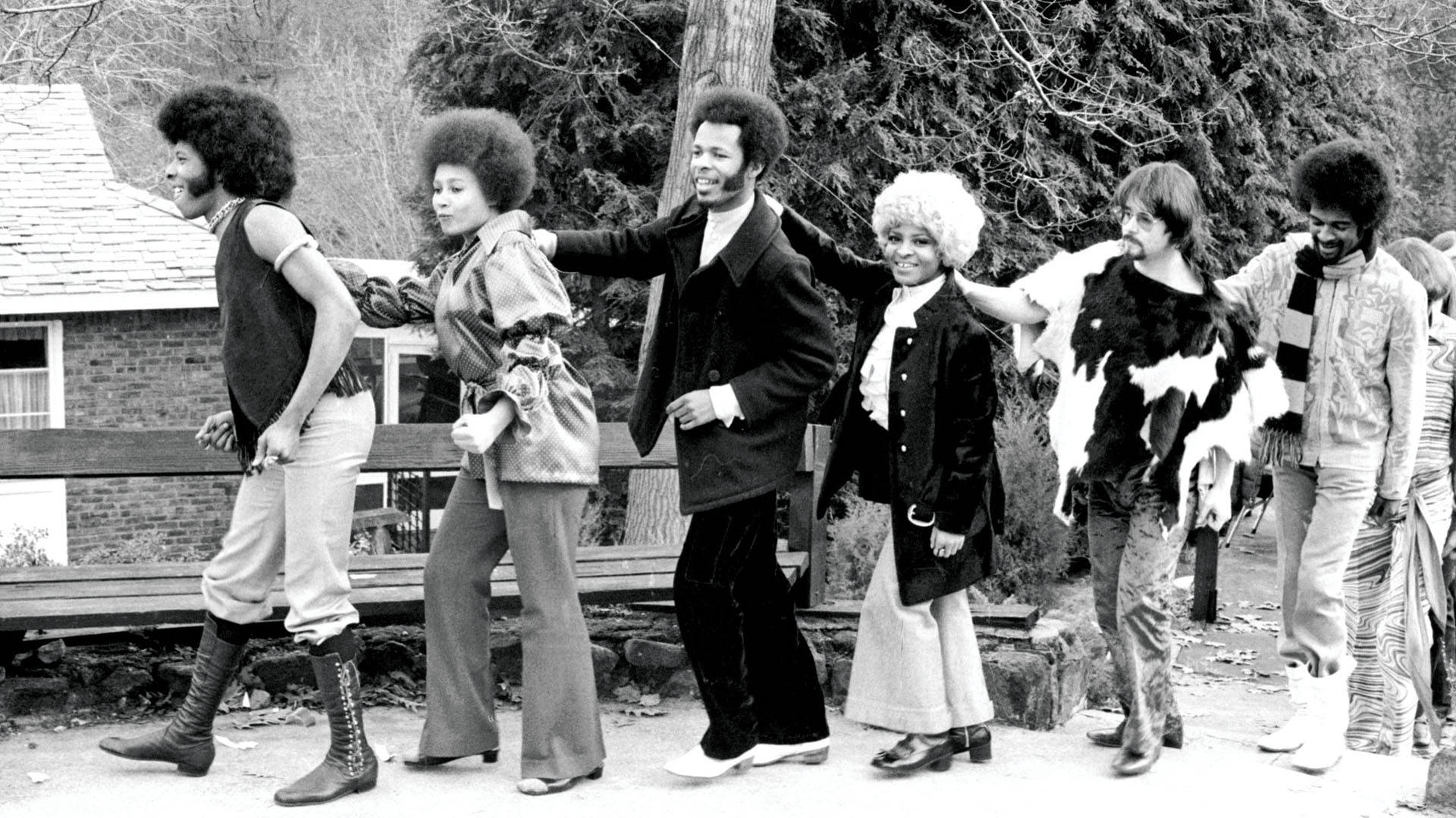 Fotoesilarante Di Sly And The Family Stone Sfondo