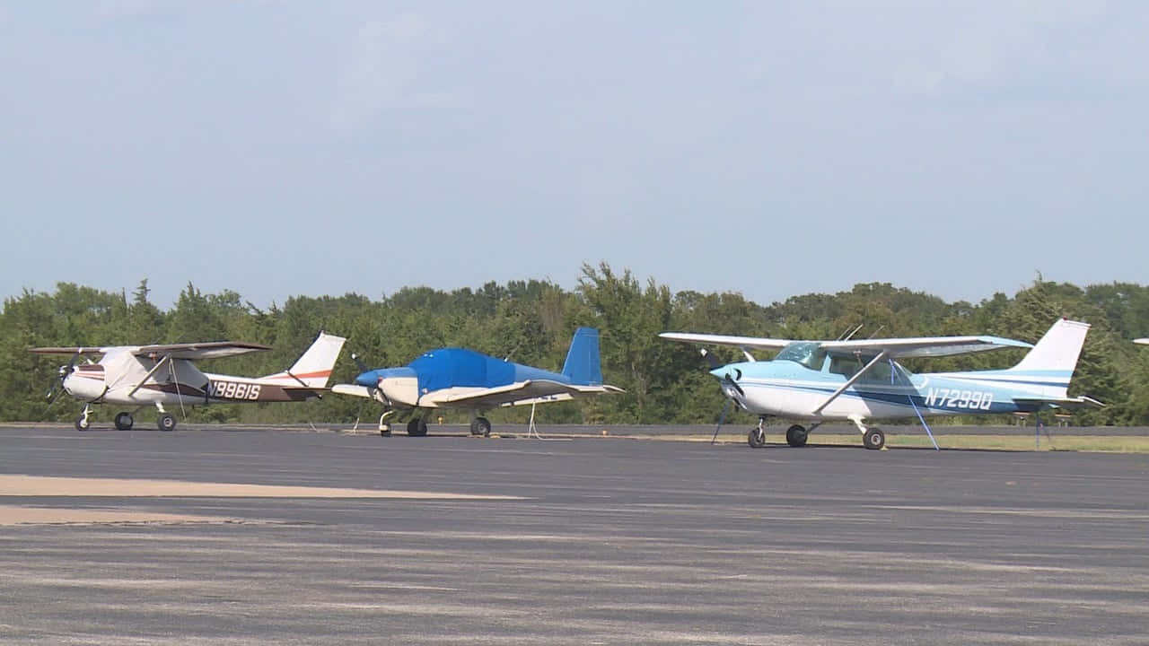 Dreihintergrundbilder Mit Dreirädrigen Kleinflugzeugen