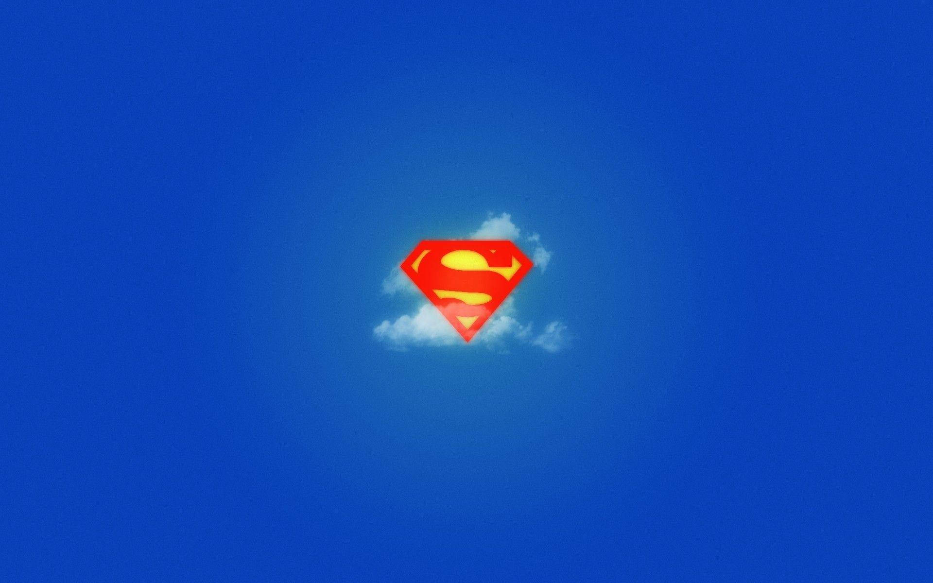 Pequeñologo De Superman Con Nubes. Fondo de pantalla