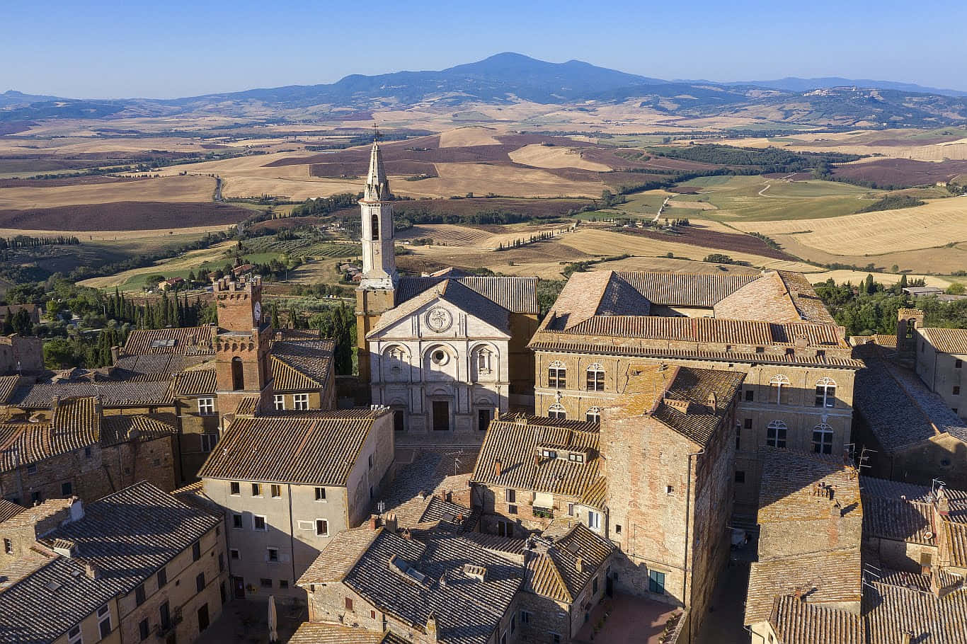 Small Town With Pienza Cathedral High Angle Shot Wallpaper