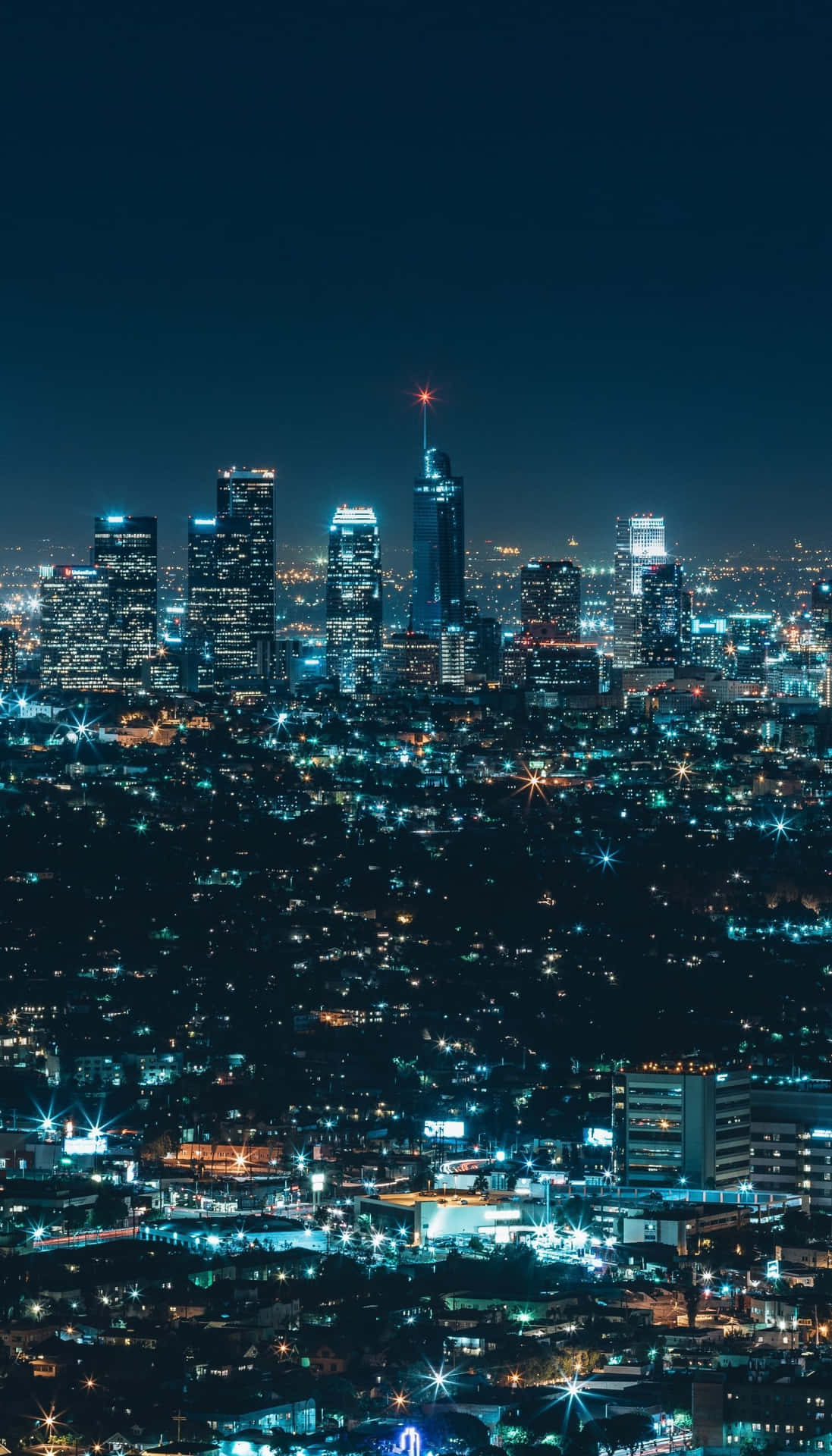 Etbillede Af Byen Los Angeles Om Natten.