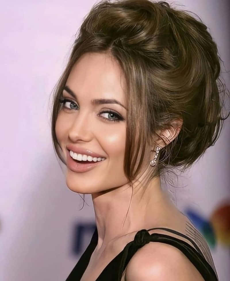 Imagende Angelina Jolie Sonriendo.