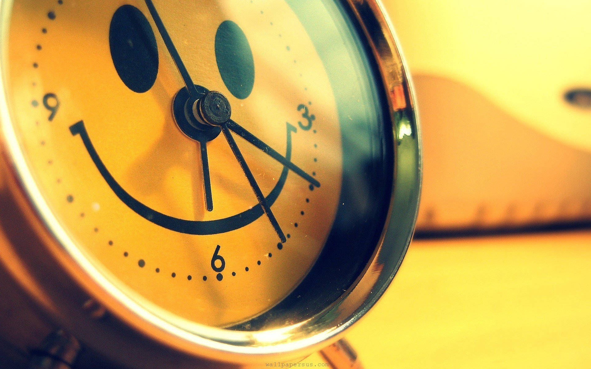 Smiley Happy Face Clock