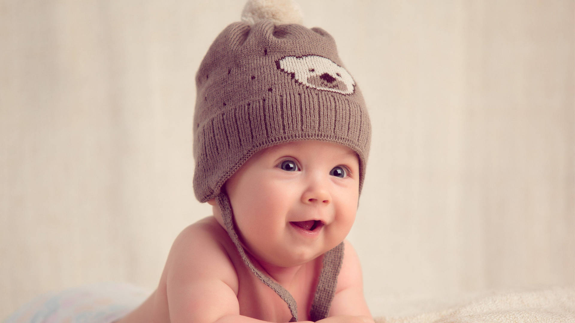 Smiling Adorable Baby Love Wallpaper