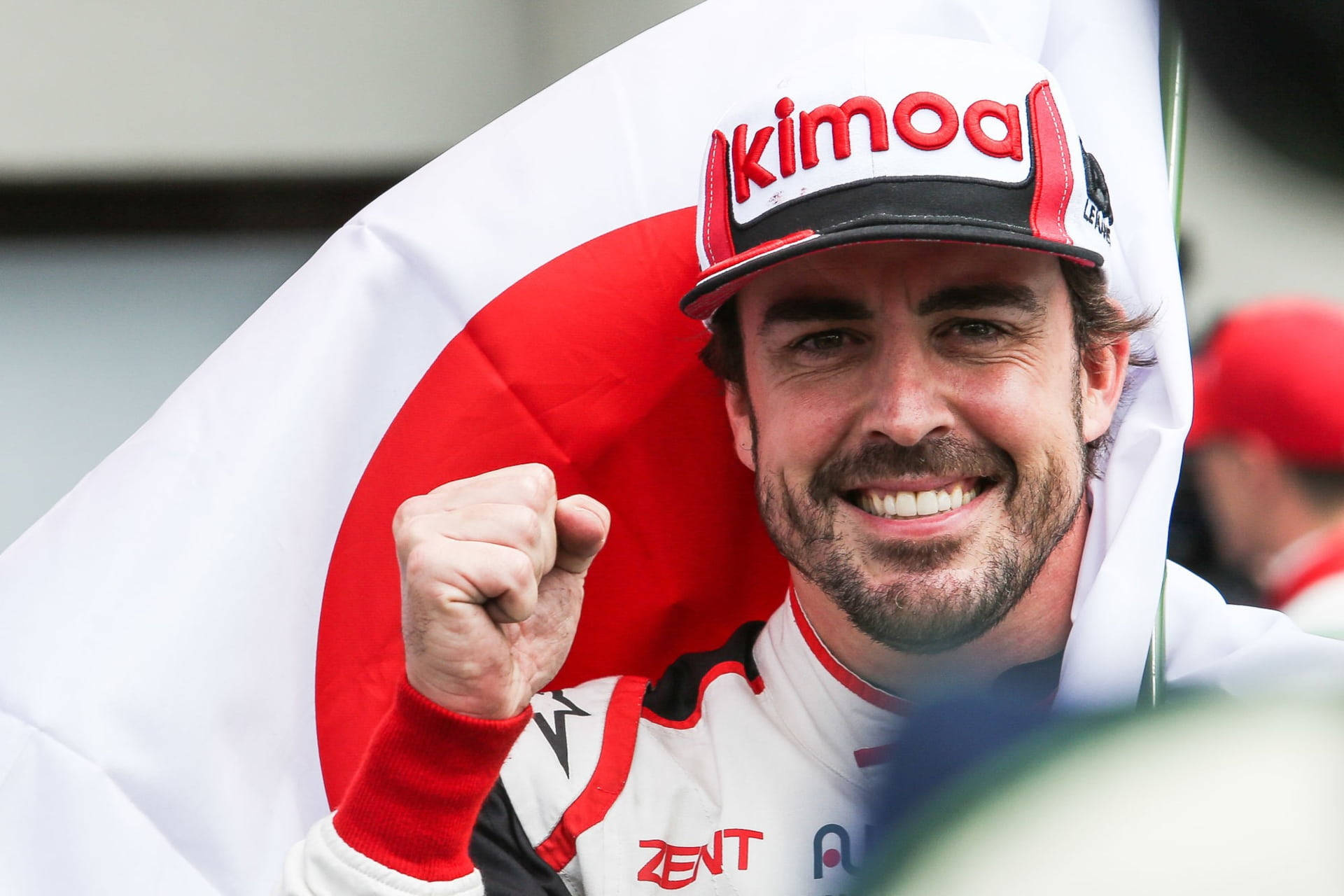 Smiling Fernando Alonso Closed Fist Wallpaper