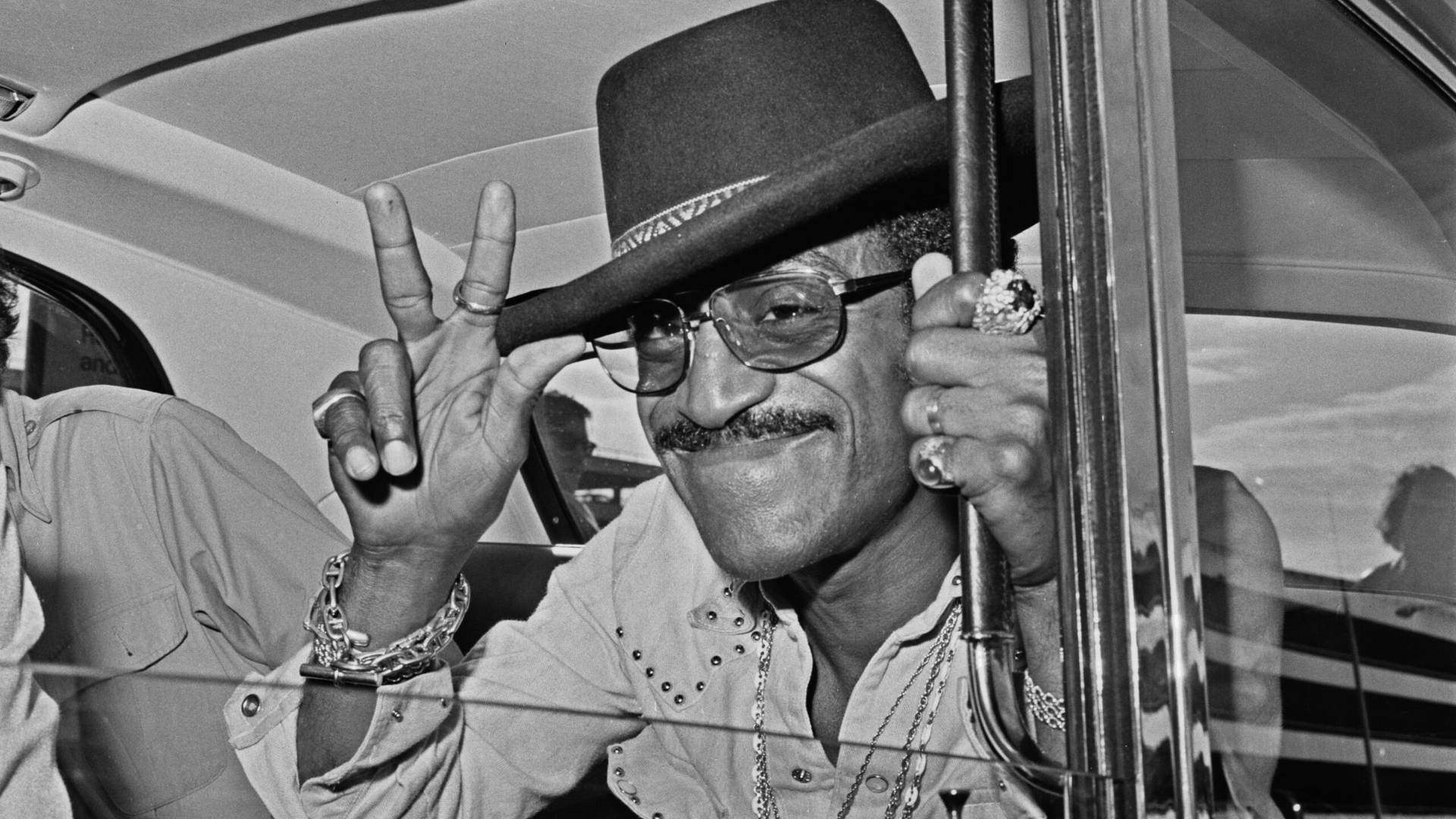Lächelnderhollywood-star Sammy Davis Jr. Wallpaper
