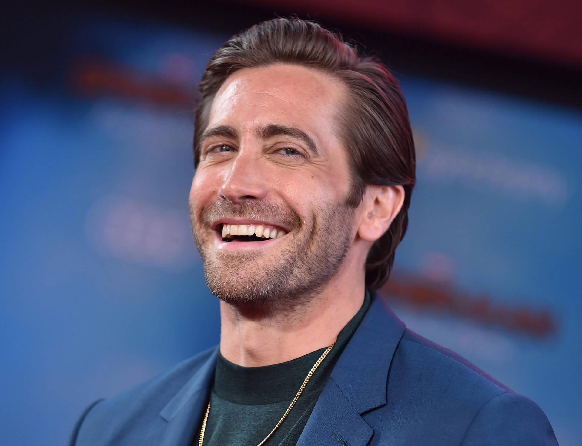 Smiling Jake Gyllenhaal Wallpaper