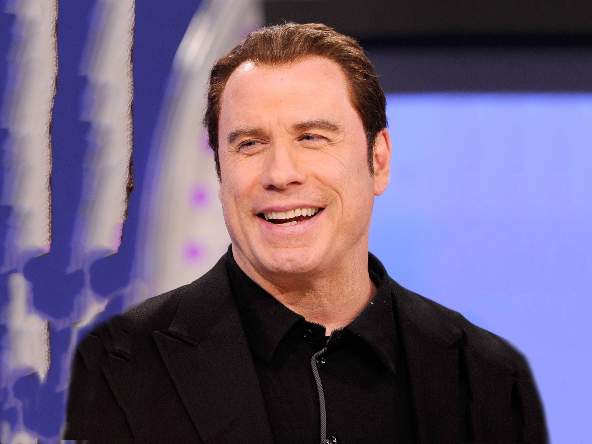 Entrevistade John Travolta Sonriendo Fondo de pantalla