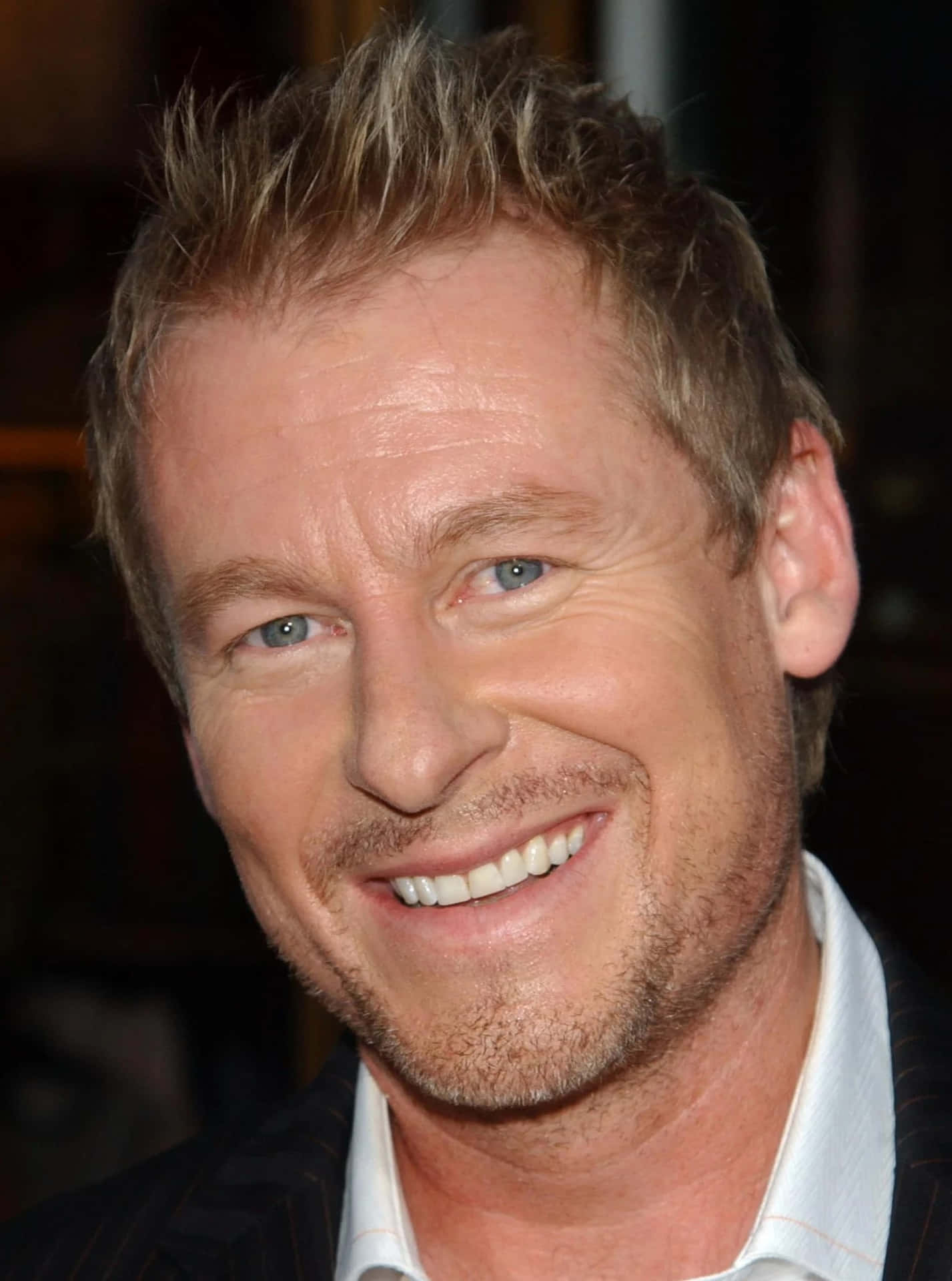 Smiling Manin Suit Richard Roxburgh Wallpaper