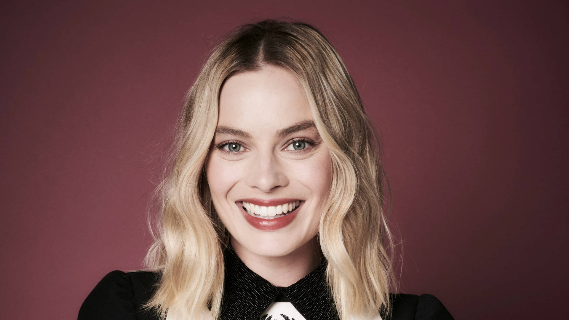 Smiling Margot Robbie Portrait Wallpaper