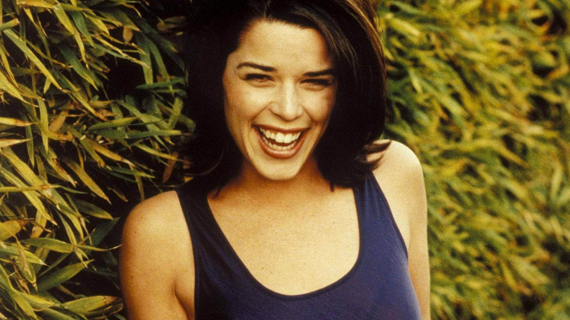 Smiling Neve Campbell Wallpaper
