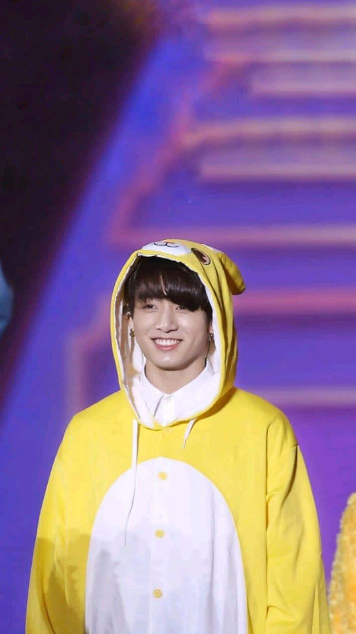 Smiling Personin Yellow Animal Hoodie Wallpaper