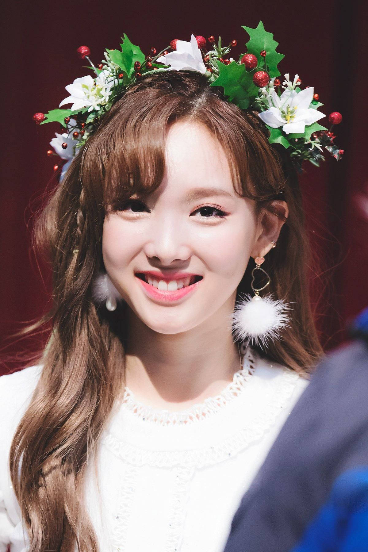 Smiling Twice Nayeon Wearing A Crown Wallpaper