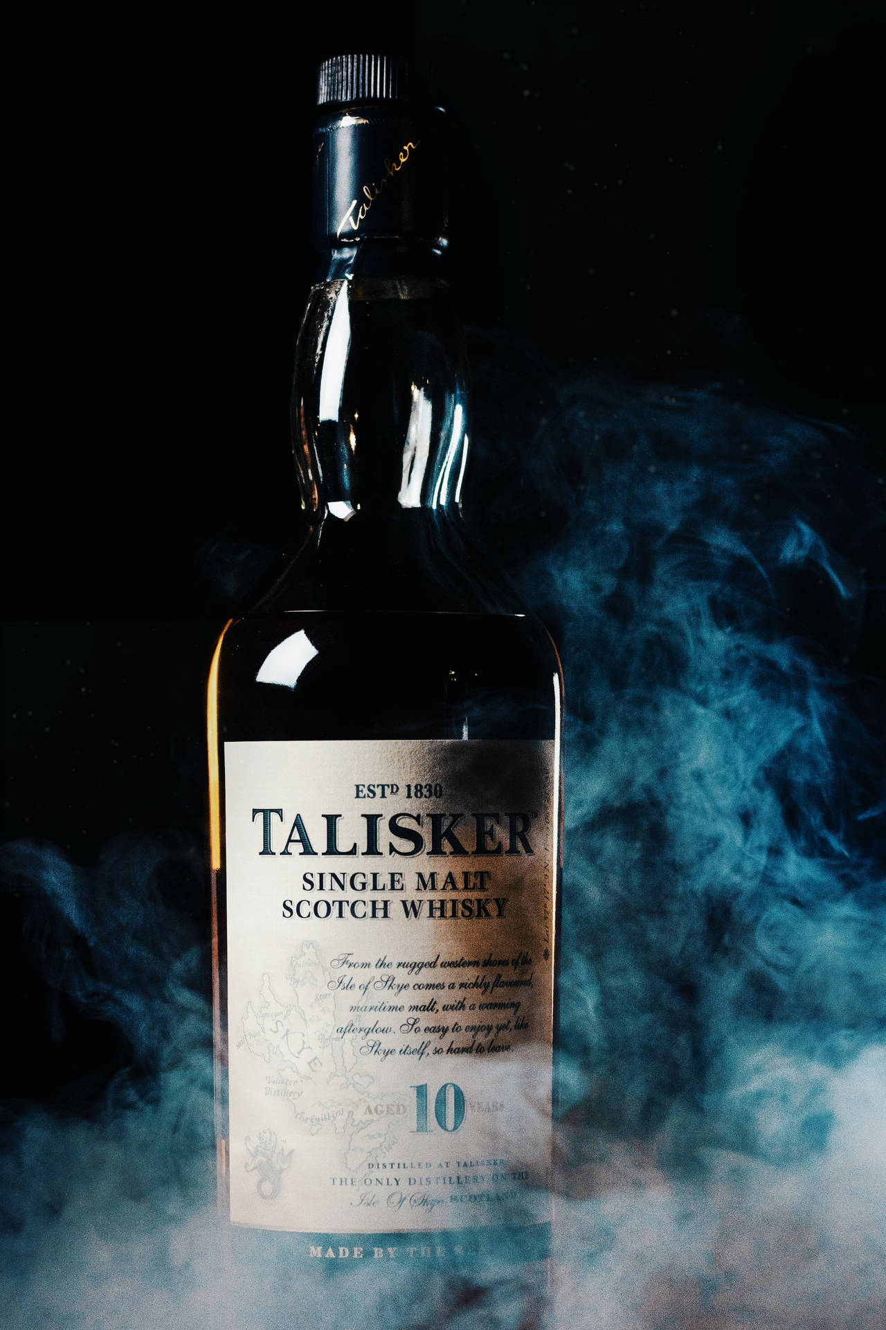 Røgfyldt Talisker Scotch Visky Flaske motivering: Sort baggrund med detaljerede hvide inskriptioner Wallpaper