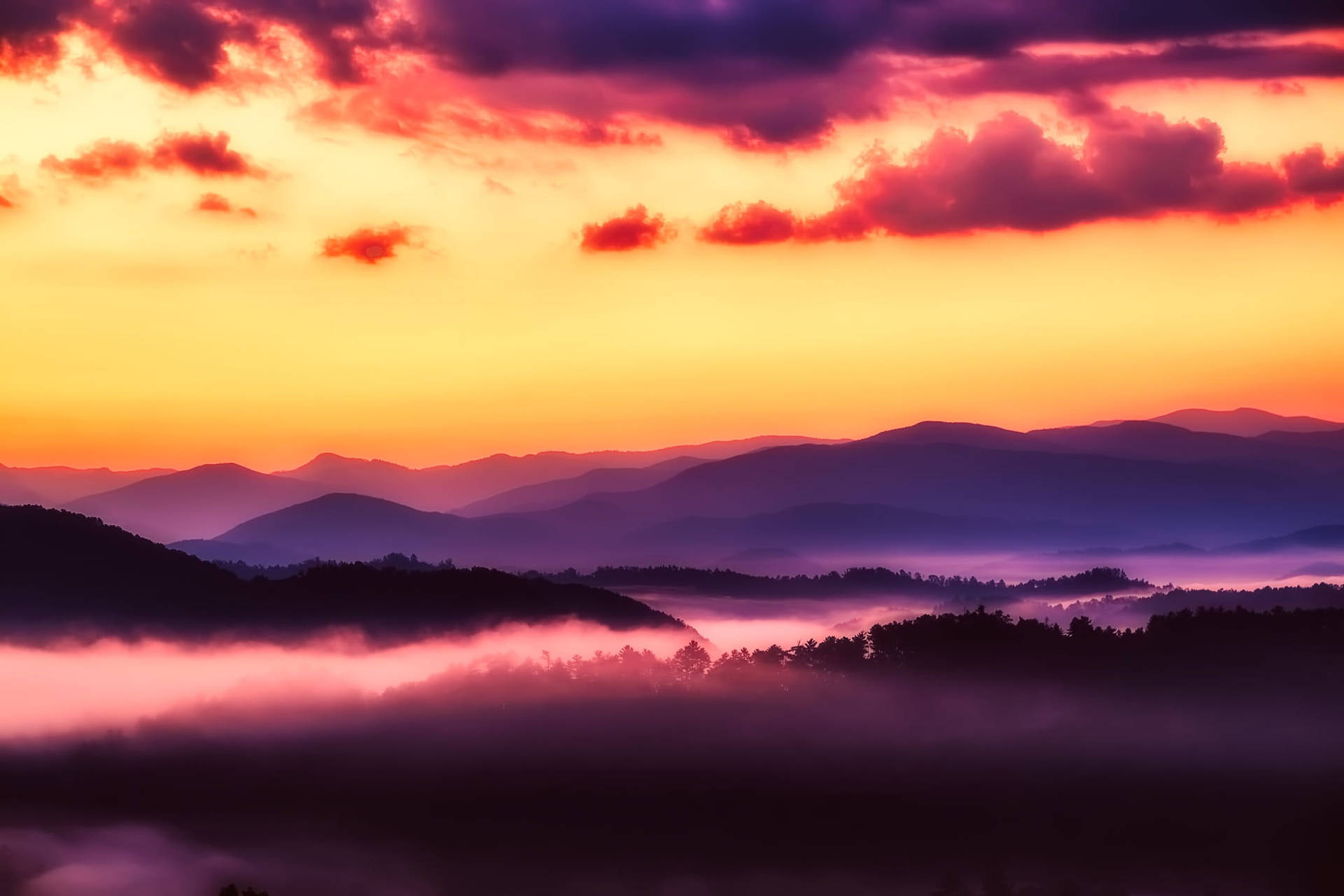 Smoky Mountains ved Solnedgang - Tequila Sunrise Wallpaper