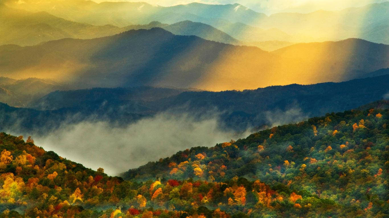 Golden Sunrise Over Smoky Mountains Wallpaper