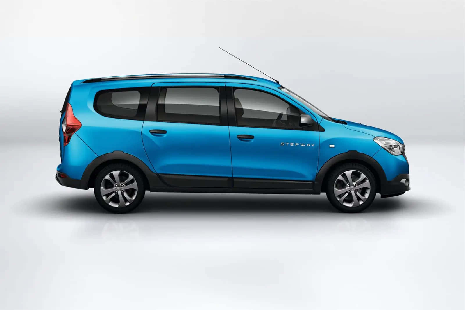 Smooth Ride With Dacia Lodgy Wallpaper