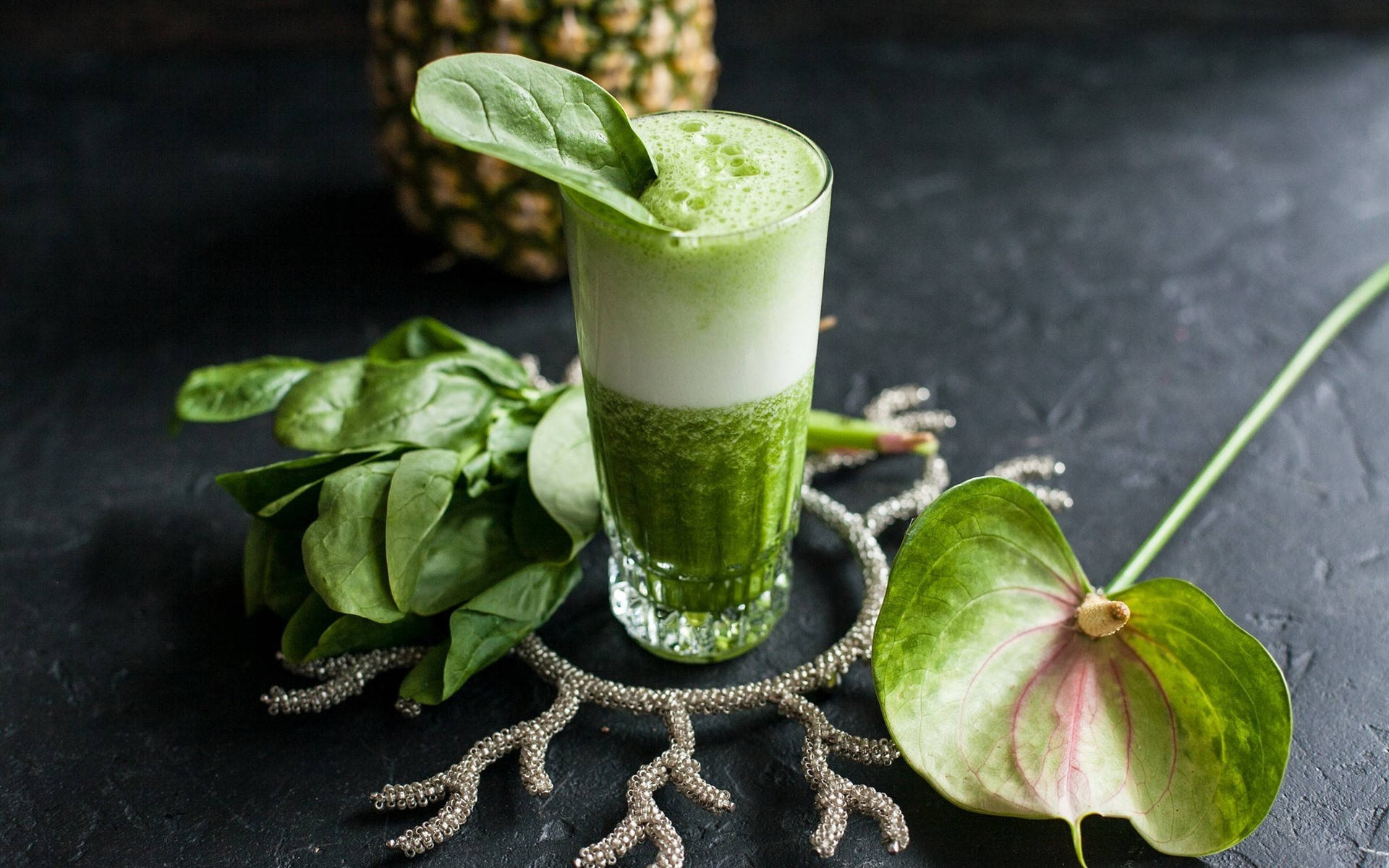 Smoothie With Spinach Flavor Wallpaper