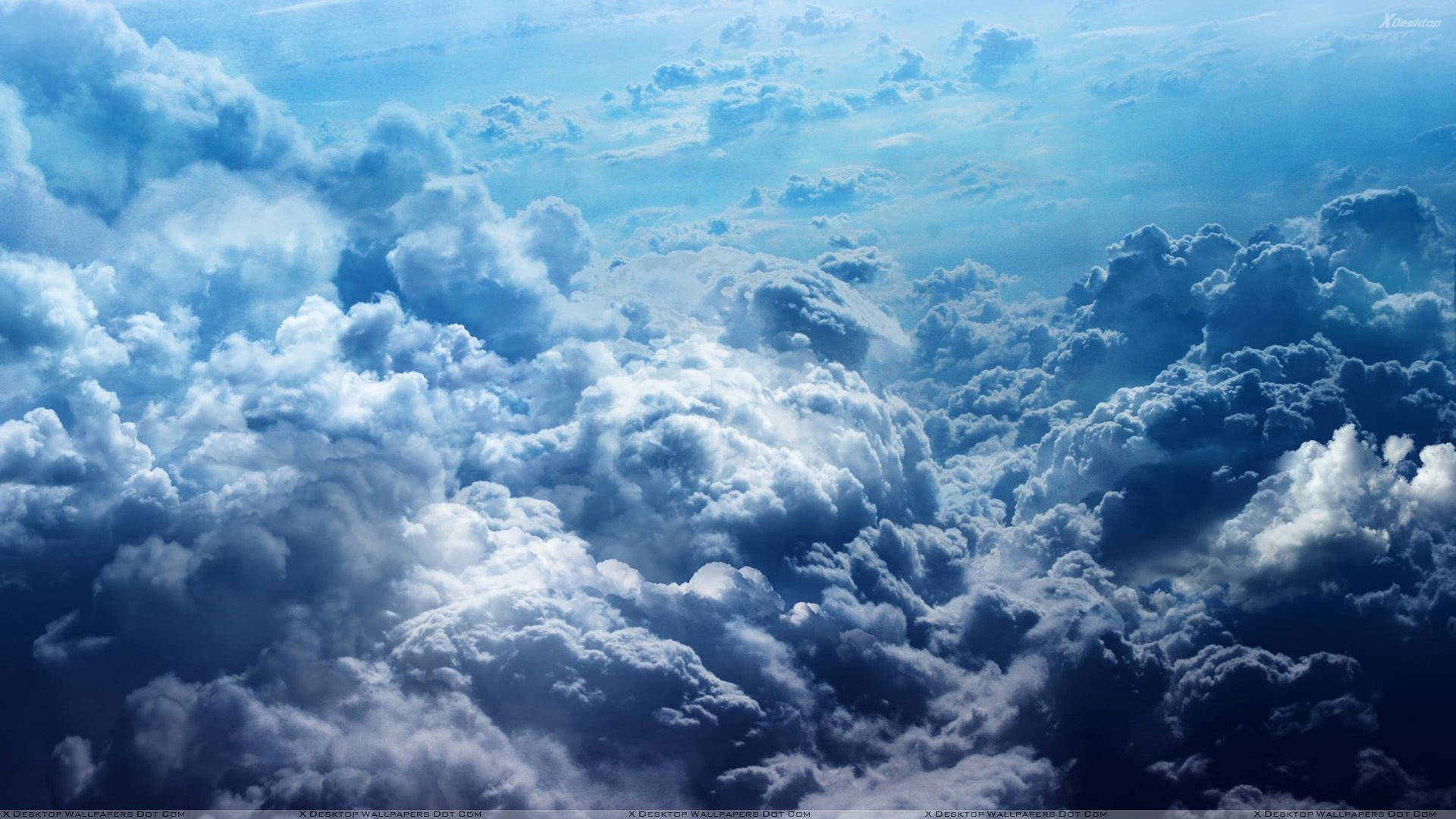 Smuk Blå Overskyet Himmel Wallpaper