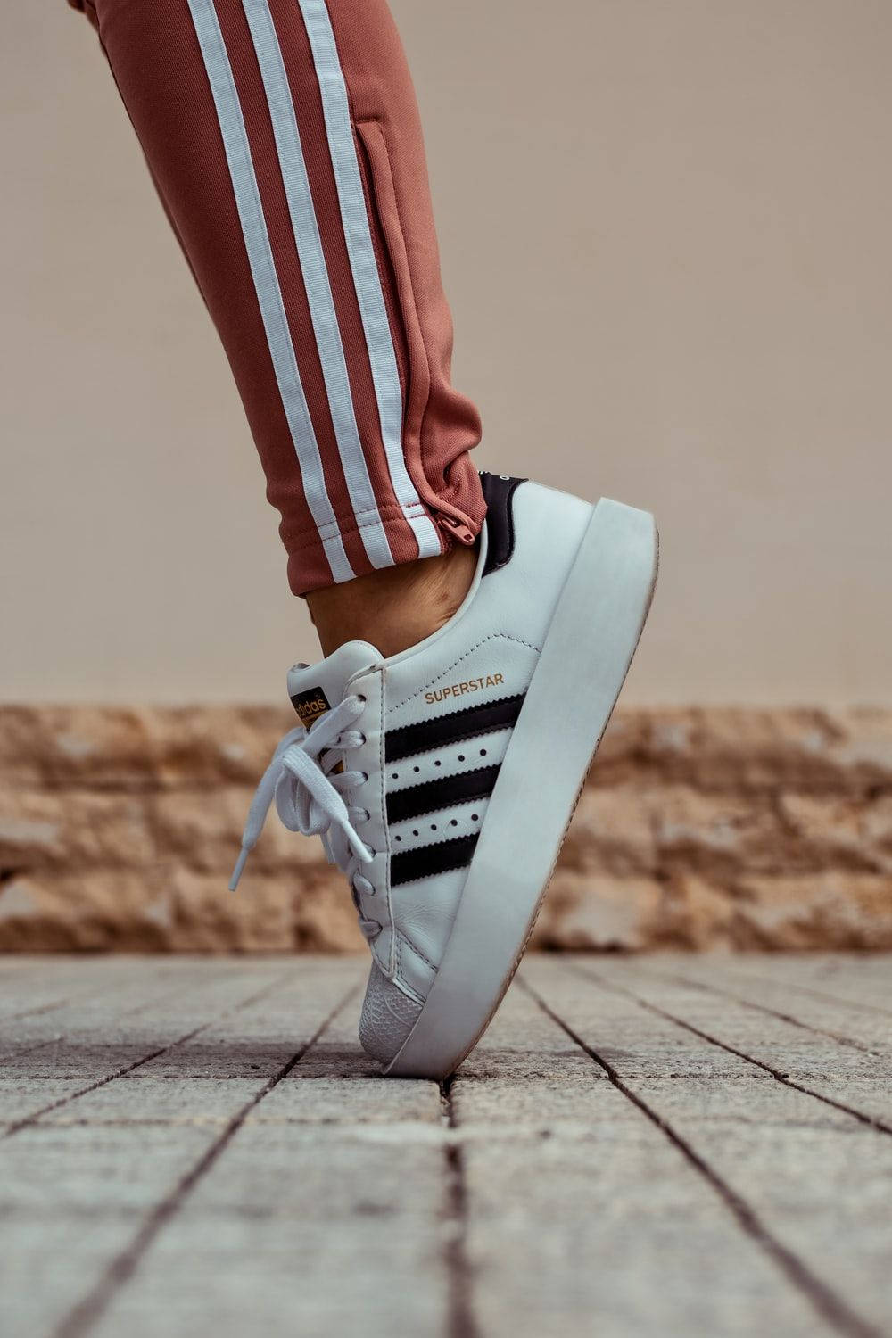 Sneaker Adidas Superstar Tiptoeing Wallpaper