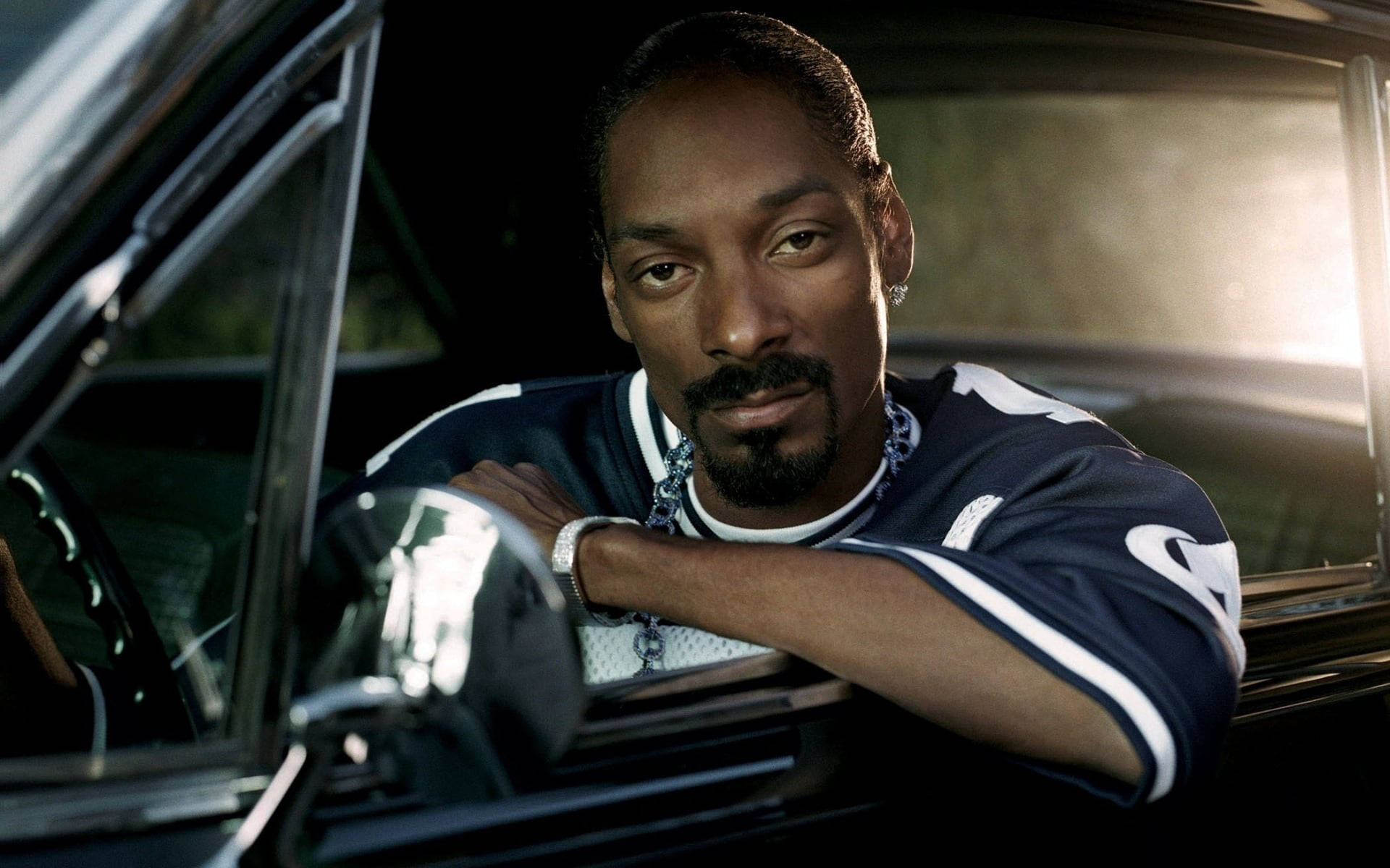 Snoop Dogg Chilling In A Car Wallpaper
