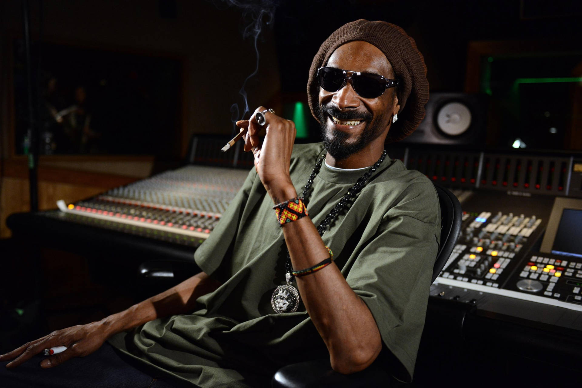 Snoop Dogg In The Studio Wallpaper