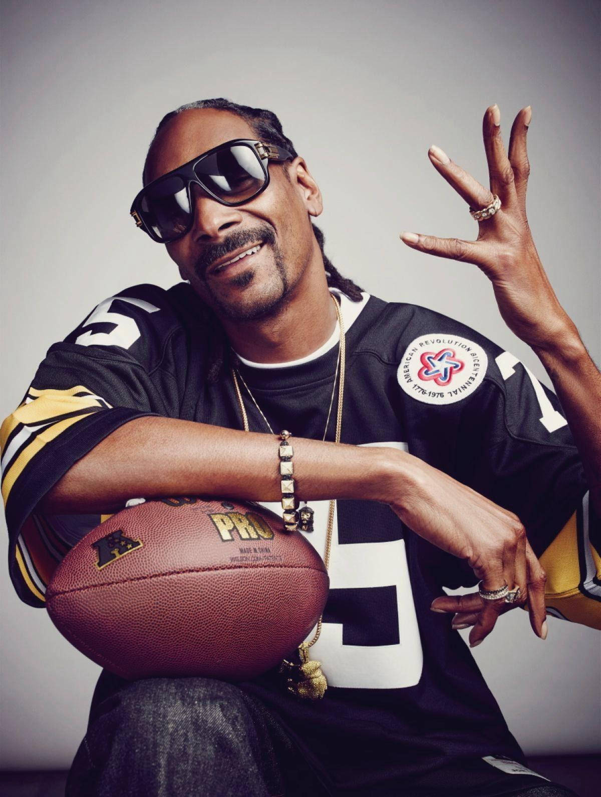 Snoop Dogg With A Football Wallpaper