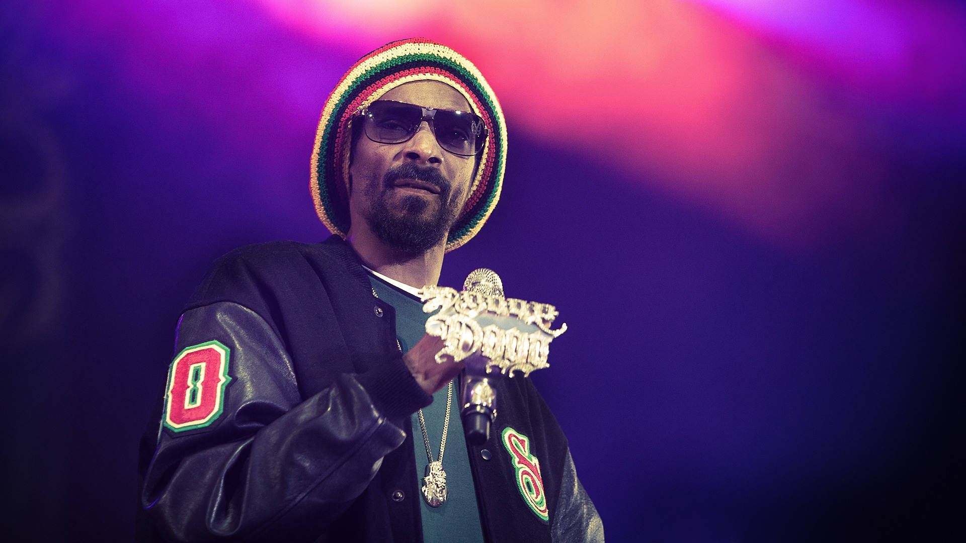 Snoop Dogg With Bejeweled Mic Wallpaper