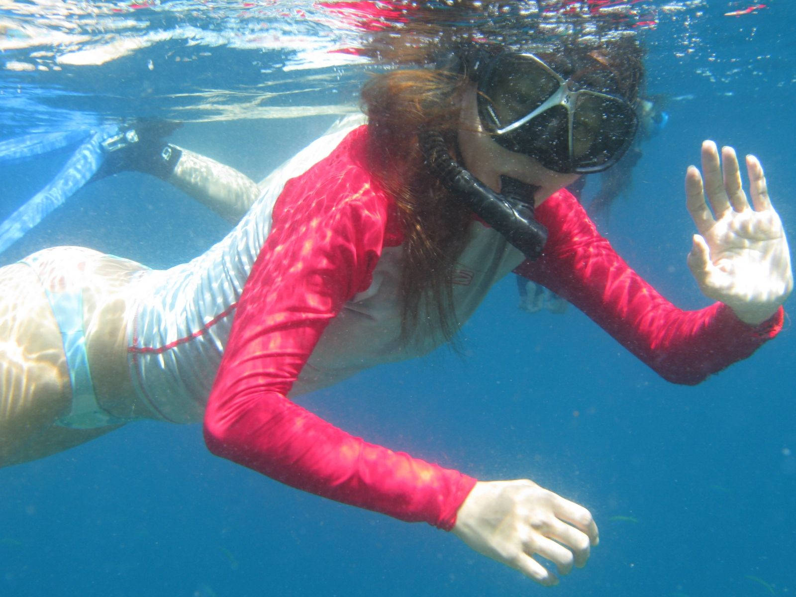 Snorkeling Salutando La Fotocamera Sfondo