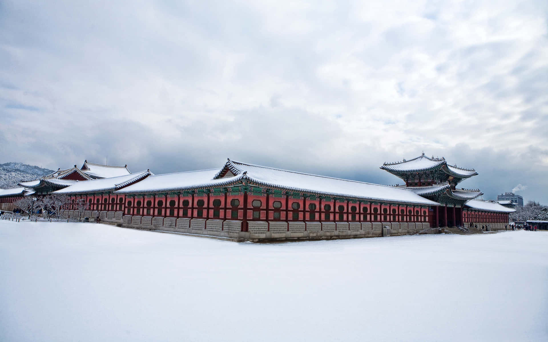 Snow-covered Gyeongbokgung Palace At Winter Picture