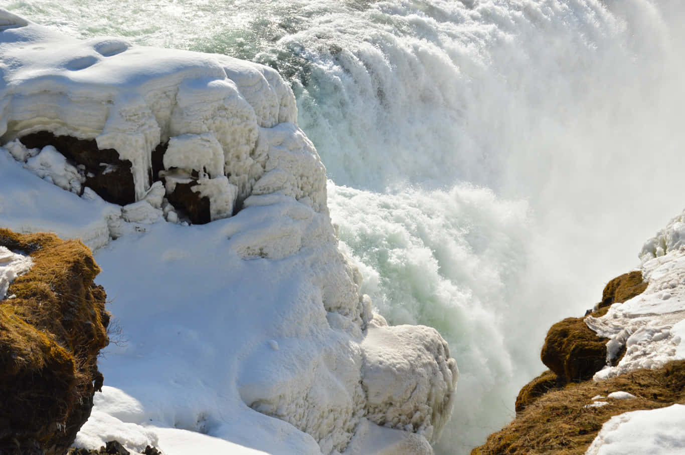Nieveen La Cascada De Gullfoss En El Suroeste De Islandia. Fondo de pantalla
