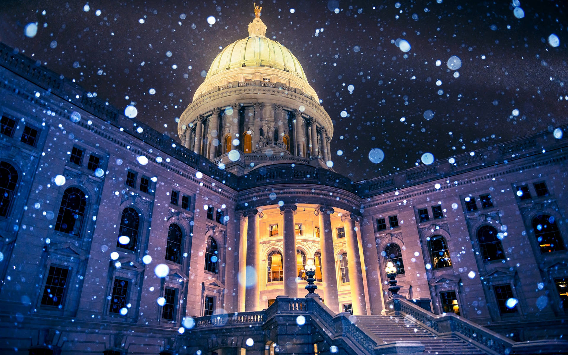 Snow In Wisconsin State Capitol In Madison Wallpaper