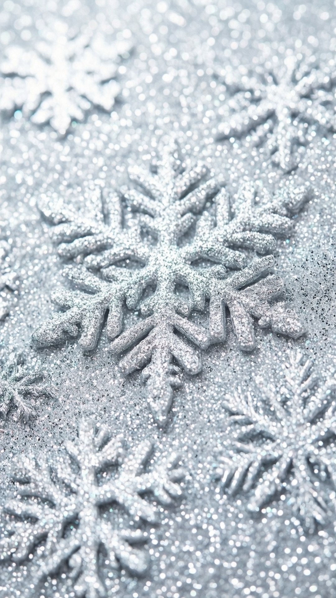 Vinterligt vitt och silverglitteröverlägg med snöflingemönster