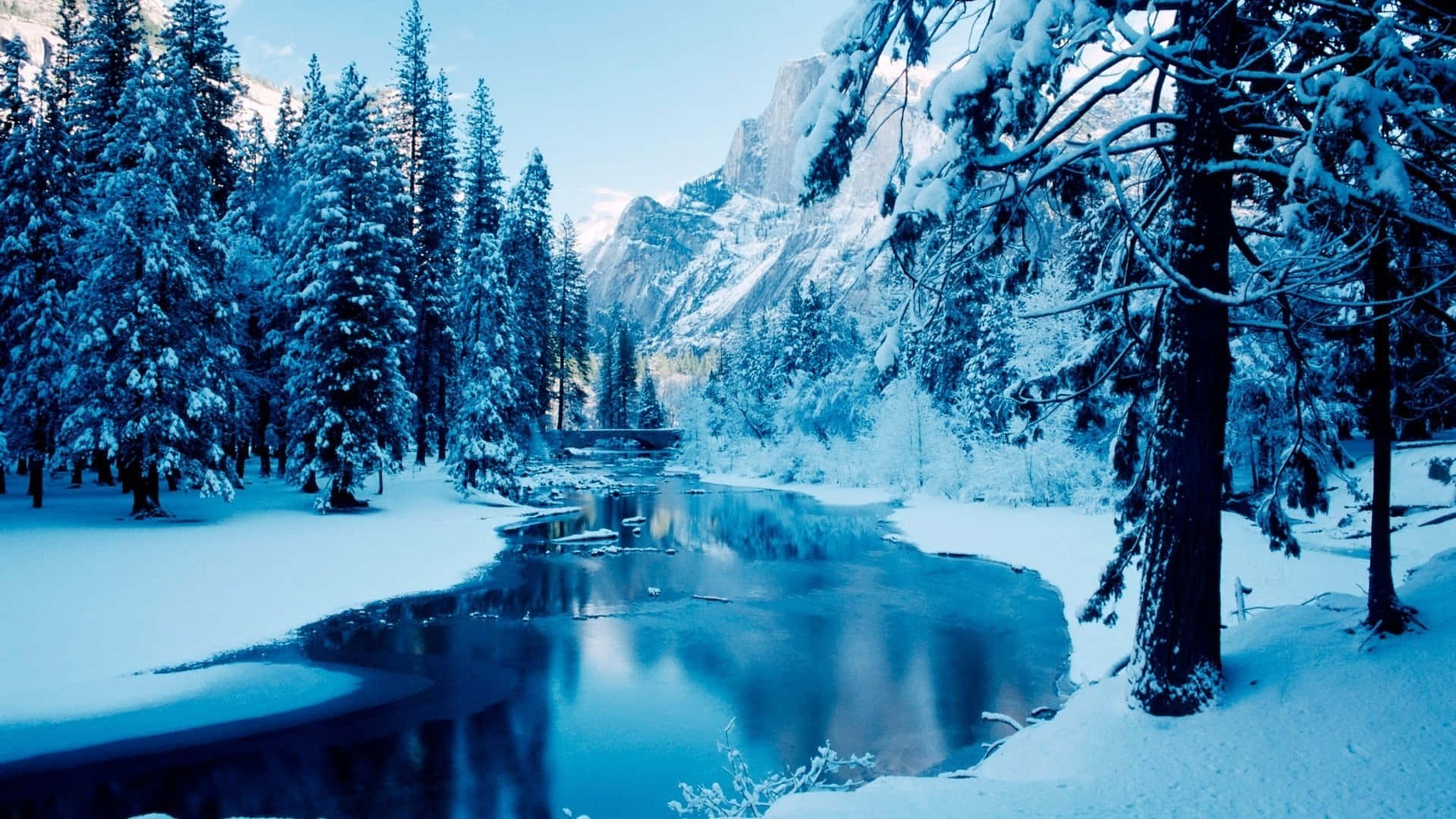 Sfondoinvernale Con Lago E Neve