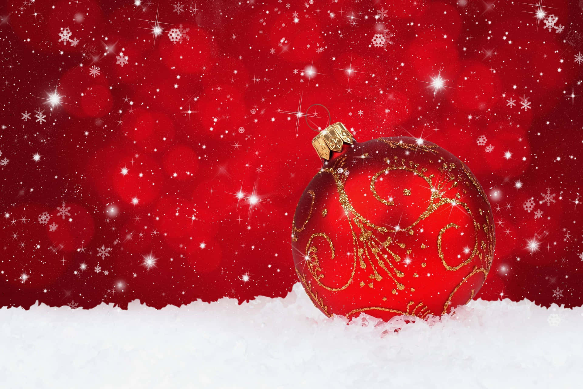 Feiernsie Ein Weißes Weihnachten Mit Schneebedeckten Dekorationen.
