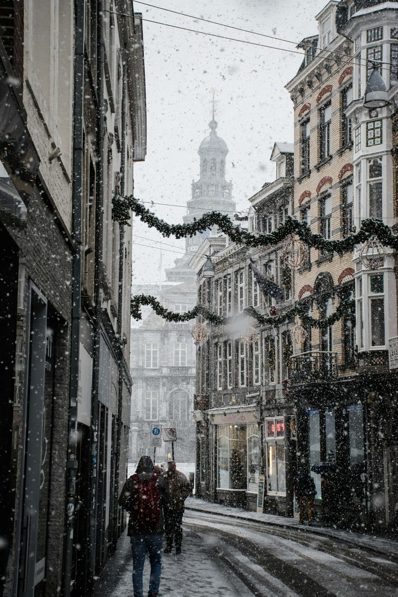 Snowy_ Christmas_ Street_ Scene Wallpaper