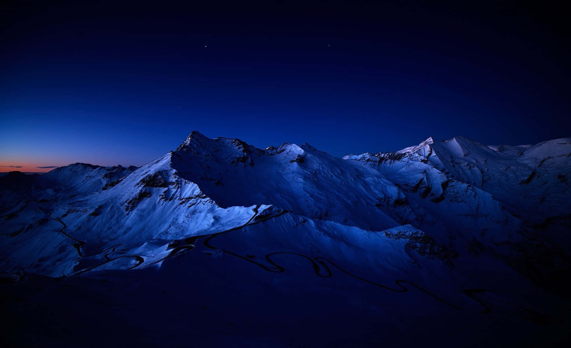 Vistemaestose Delle Montagne Innevate