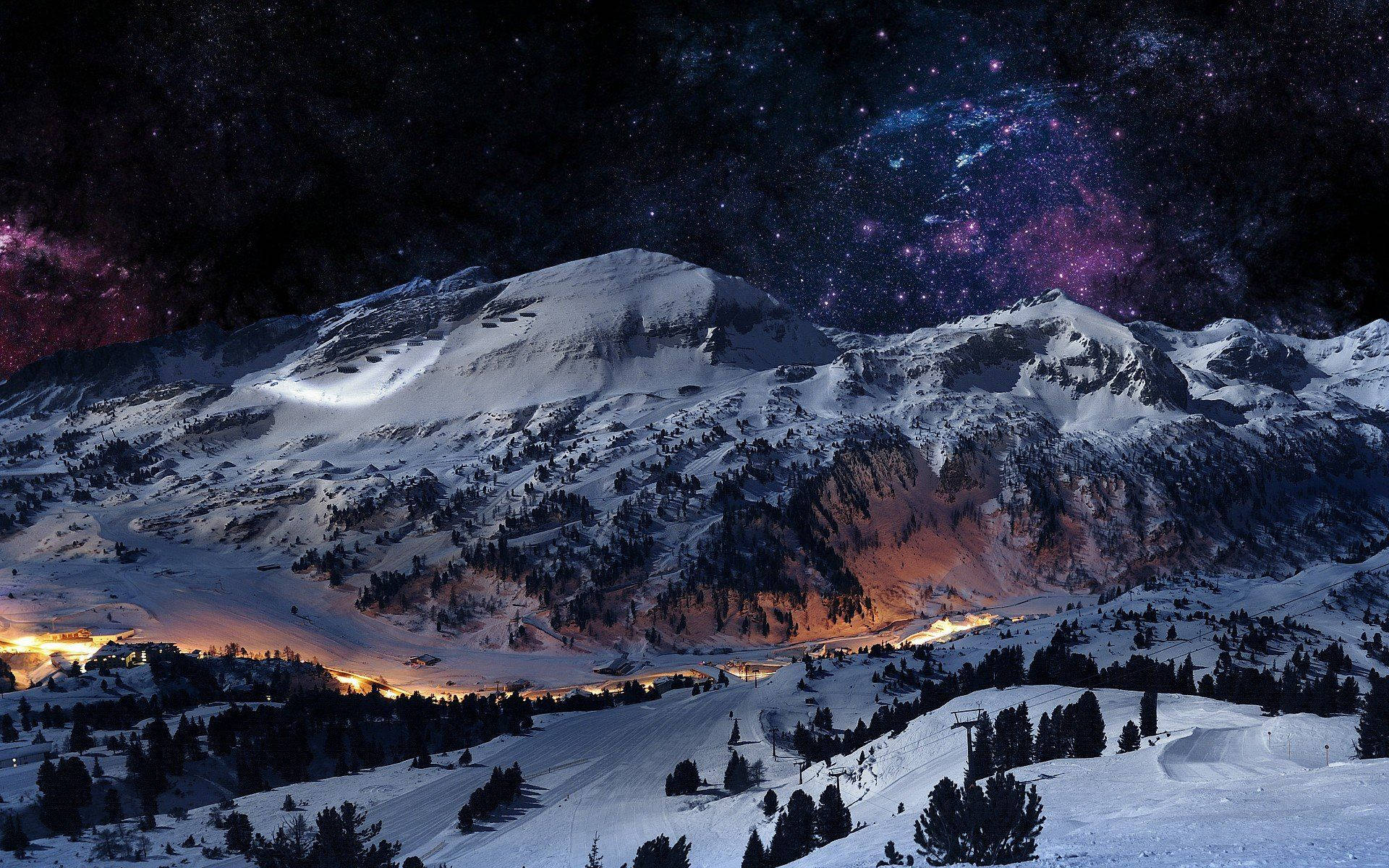 Snowy Mountain Range in Majestic Splendour Wallpaper