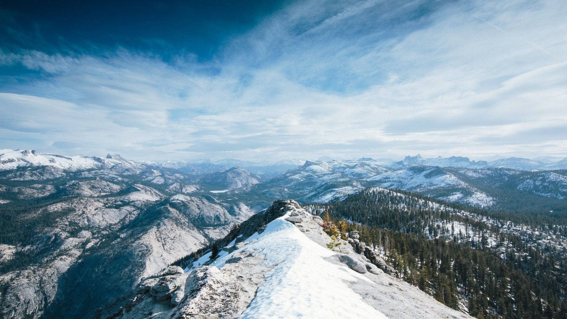 Stunning View of Snowy Yosemite Mountain Wallpaper