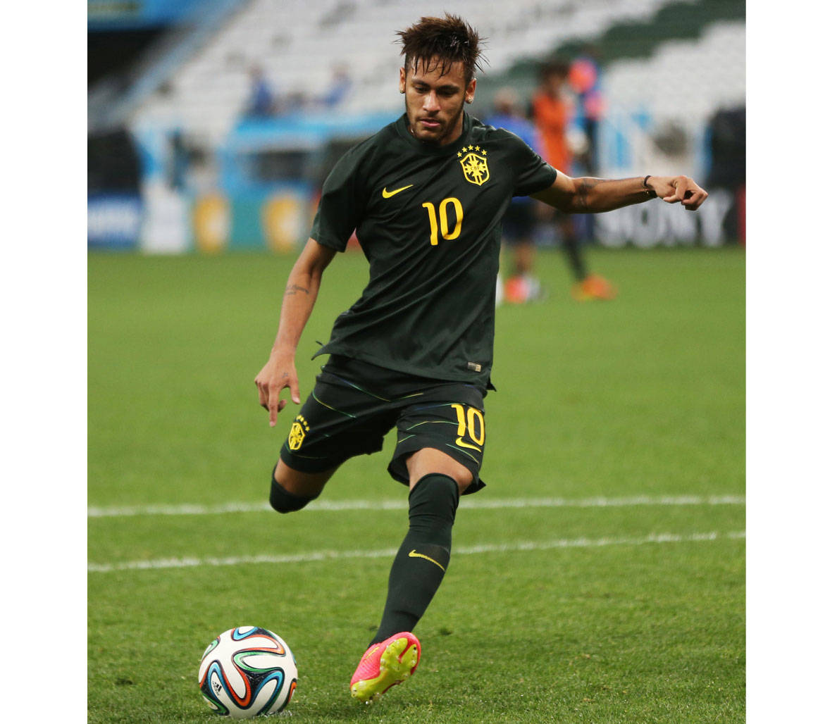 Soccer Players Neymar Kicking Wallpaper