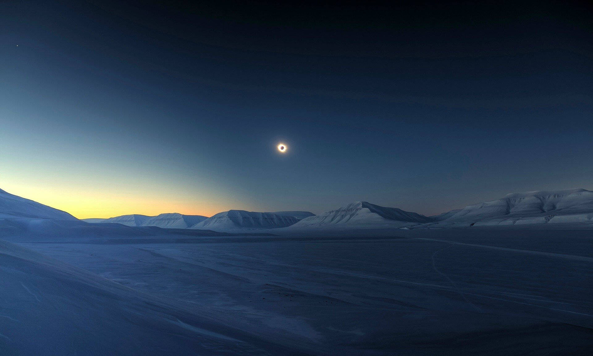 Solar Eclipse In Arctic Wallpaper