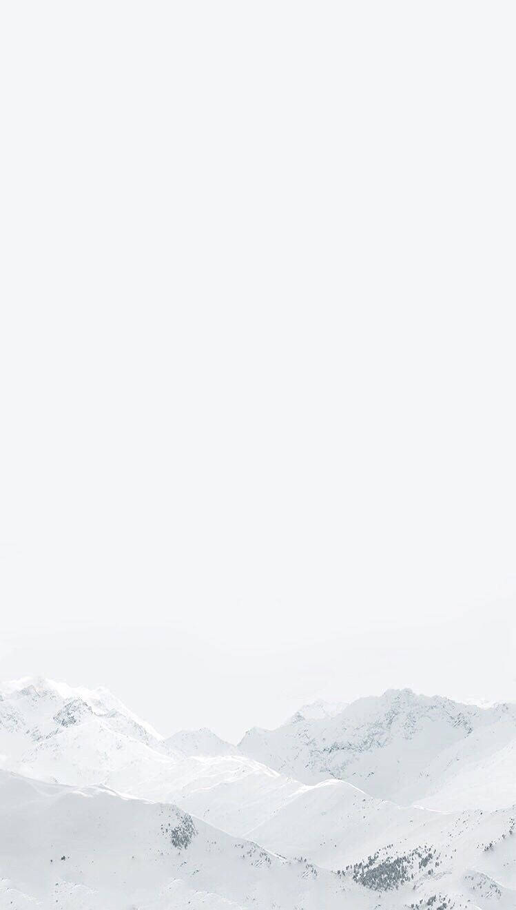 Solid hvid snekappede bjergscene Wallpaper