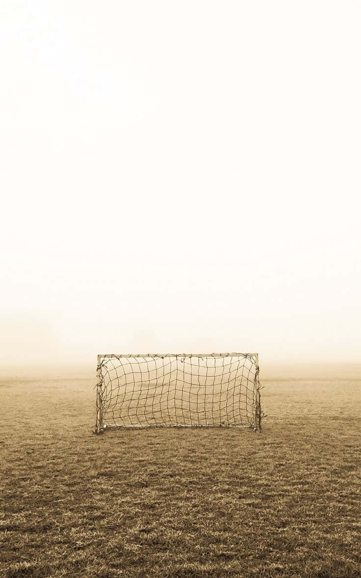 Eenzaam Voetbaldoel In Mist Achtergrond